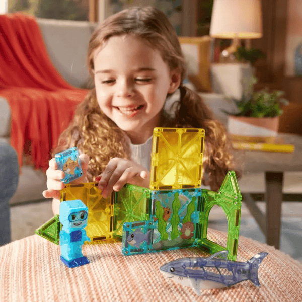 MAGNA-TILES SET BUCEO CON TIBURONES / SHARK DIVE SET